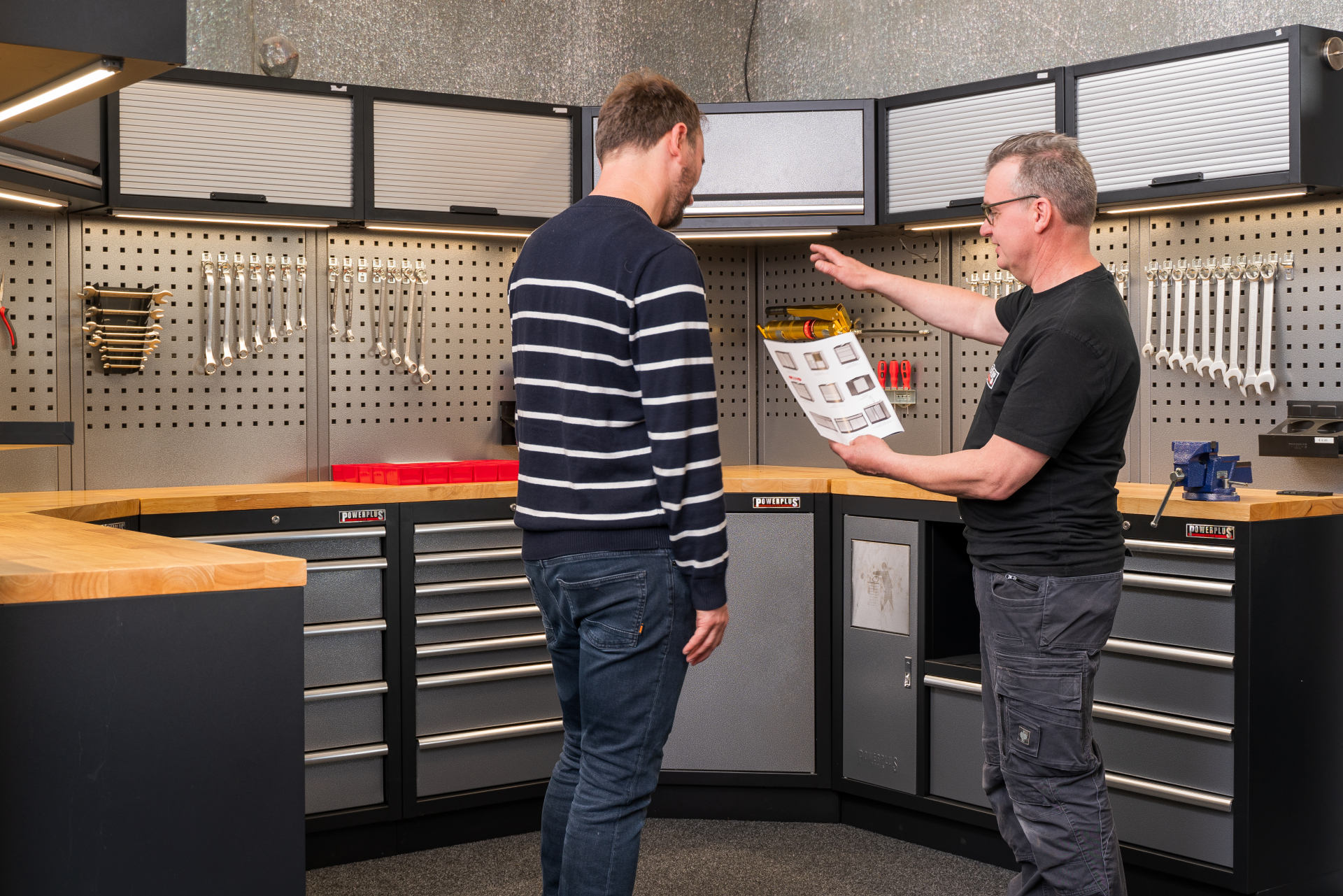 Persönliche Beratung zur Werkstatteinrichtung bei Powerplustools in Ahlhorn